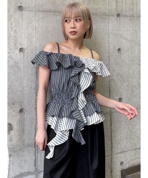 MURUA（ムルーア）の「カスケードスウィッチングフリルシャツ（シャツ/ブラウス・レディース・ブラック/ベージュ・FREE）」の14枚目の写真