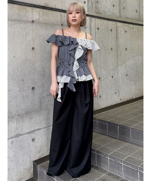 MURUA（ムルーア）の「カスケードスウィッチングフリルシャツ（シャツ/ブラウス・レディース・ブラック/ベージュ・FREE）」の17枚目の写真