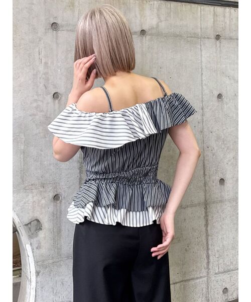 MURUA（ムルーア）の「カスケードスウィッチングフリルシャツ（シャツ/ブラウス・レディース・ブラック/ベージュ・FREE）」の18枚目の写真