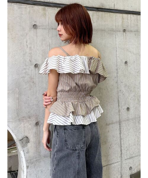 MURUA（ムルーア）の「カスケードスウィッチングフリルシャツ（シャツ/ブラウス・レディース・ブラック/ベージュ・FREE）」の21枚目の写真