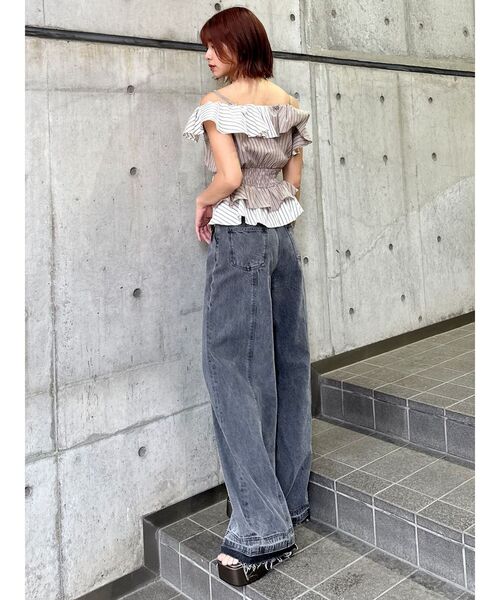 MURUA（ムルーア）の「カスケードスウィッチングフリルシャツ（シャツ/ブラウス・レディース・ブラック/ベージュ・FREE）」の3枚目の写真