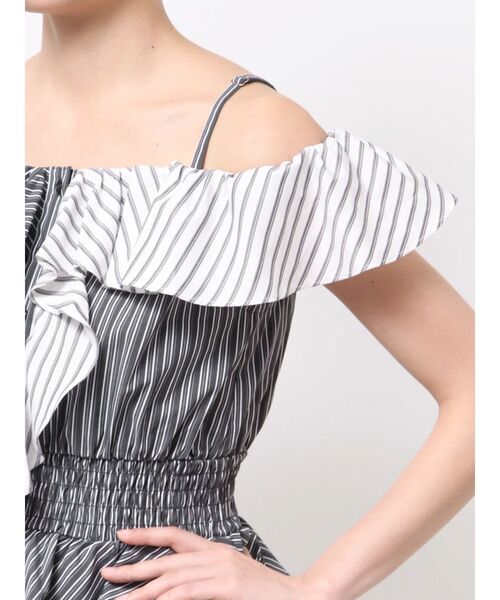 MURUA（ムルーア）の「カスケードスウィッチングフリルシャツ（シャツ/ブラウス・レディース・ブラック/ベージュ・FREE）」の8枚目の写真