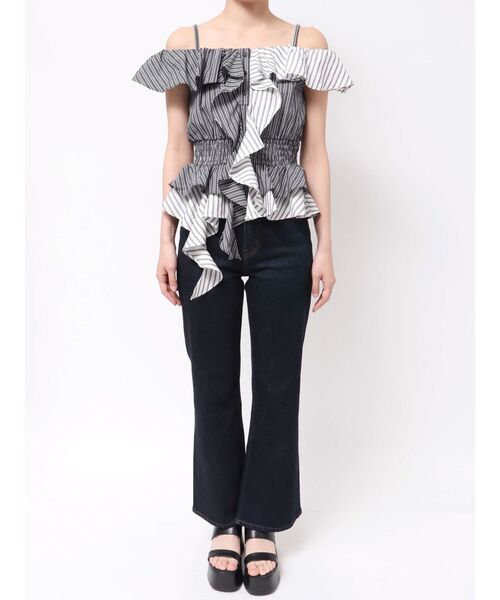 MURUA（ムルーア）の「カスケードスウィッチングフリルシャツ（シャツ/ブラウス・レディース・ブラック/ベージュ・FREE）」の11枚目の写真