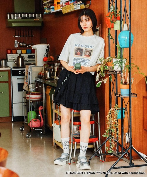 ニコアンド✨ 【STRANGER THINGS】コラボポスター風プリントTシャツ niko and ｜【STRANGER THINGS】コラボ ポスター風プリントT