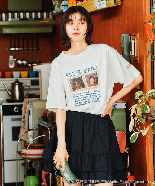 niko and...（ニコアンド）の「【STRANGER THINGS】コラボ ポスター風プリントTシャツ（Tシャツ/カットソー・レディース・ブラック/オフホワイト・MEDIUM/LARGE）」の10枚目の写真