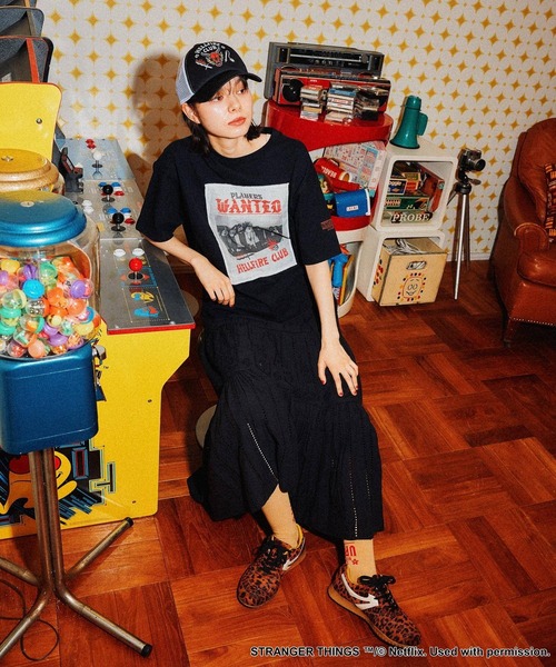ニコアンド✨ 【STRANGER THINGS】コラボポスター風プリントTシャツ STRANGER THINGS】コラボ ポスター風プリントTシャツ（Tシャツ