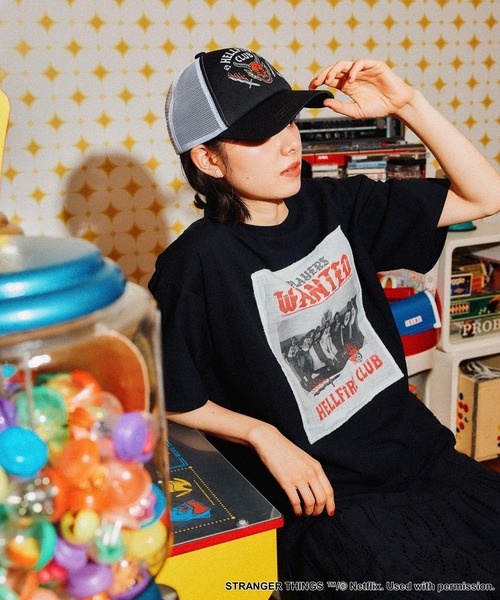 ニコアンド✨ 【STRANGER THINGS】コラボポスター風プリントTシャツ niko and ｜【STRANGER THINGS】コラボ ポスター風プリントT
