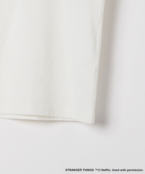 niko and...（ニコアンド）の「【STRANGER THINGS】コラボ ポスター風プリントTシャツ（Tシャツ/カットソー・レディース・ブラック/オフホワイト・MEDIUM/LARGE）」の16枚目の写真