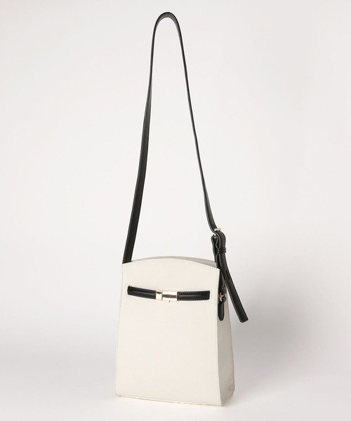 Andemiu（アンデミュウ）の「メタルベルトショルダー572529（ショルダーバッグ・レディース・ホワイト/ブラック・FREE）」の3枚目の写真