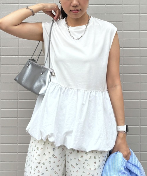 ISOOK（アイスー）の「【ISOOK / アイスー】バルーンペプラムフレンチT / シンプルトップス チュニック ロング丈 クルーネック ラウンドネック ノースリーブ フレンチスリーブ カットソー ブラウス 白T 黒T ホワイト ブラック ZOZOTOWN限定（シャツ/ブラウス・レディース・ブラック/ホワイト・FREE）」の4枚目の写真