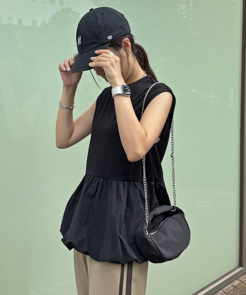 ISOOK（アイスー）の「【ISOOK / アイスー】バルーンペプラムフレンチT / シンプルトップス チュニック ロング丈 クルーネック ラウンドネック ノースリーブ フレンチスリーブ カットソー ブラウス 白T 黒T ホワイト ブラック ZOZOTOWN限定（シャツ/ブラウス・レディース・ブラック/ホワイト・FREE）」の6枚目の写真