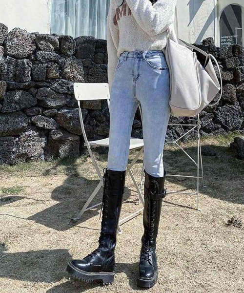 maison de LATIR(メゾンドラティール)の「動きやすさ抜群のハイウエストタイトデニム(デニムパンツ・レディース・ブラック系1/ライトブルー/ブラック/ブルー・30inch/31inch/32inch)」の15枚目の写真