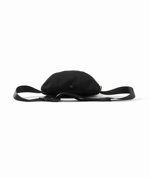 OUTDOOR PRODUCTS(アウトドアプロダクツ)の「OUTDOOR PRODUCTS ex WAIST POUCH ユニセックス使用可(ボディバッグ/ウエストポーチ・レディース・ブラック・FREE)」の6枚目の写真