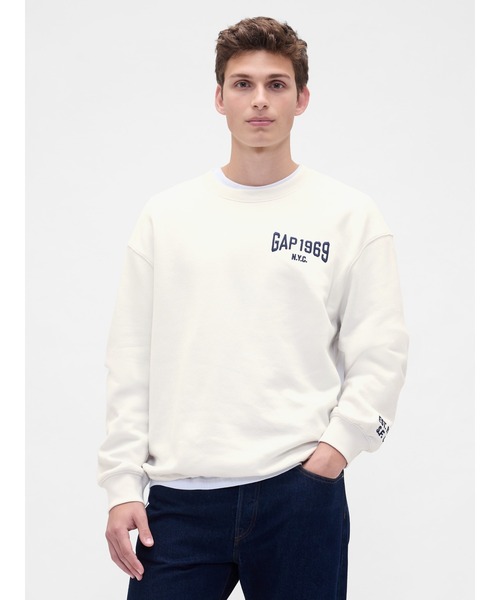 GAP(ギャップ)の「ヴィンテージソフト オーバーサイズ GAPロゴ スウェットシャツ(スウェット・メンズ・ライトグレー/レッド系その他/ホワイト系その他/ネイビー・XS/S/M/L/XL)」の2枚目の写真