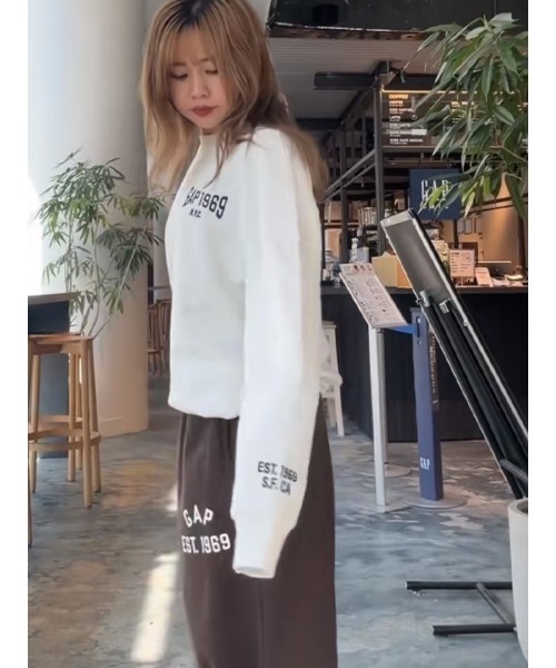 GAP(ギャップ)の「ヴィンテージソフト オーバーサイズ GAPロゴ スウェットシャツ(スウェット・メンズ・ライトグレー/レッド系その他/ホワイト系その他/ネイビー・XS/S/M/L/XL)」の20枚目の写真