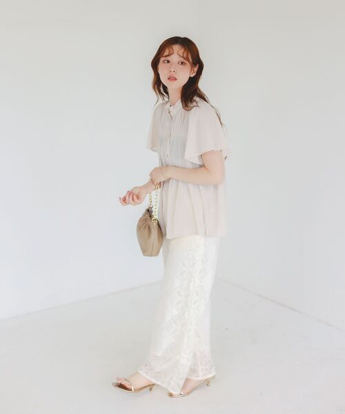 le.coeur blanc(ルクールブラン)の「パウダーサテンシャーリングフレンチブラウス(シャツ/ブラウス・レディース・アイボリー/ブラック/カーキオリーブ・38)」の4枚目の写真