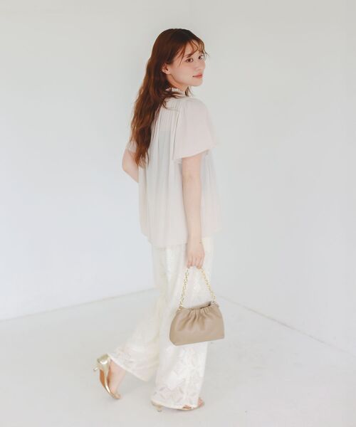 le.coeur blanc(ルクールブラン)の「パウダーサテンシャーリングフレンチブラウス(シャツ/ブラウス・レディース・アイボリー/ブラック/カーキオリーブ・38)」の6枚目の写真