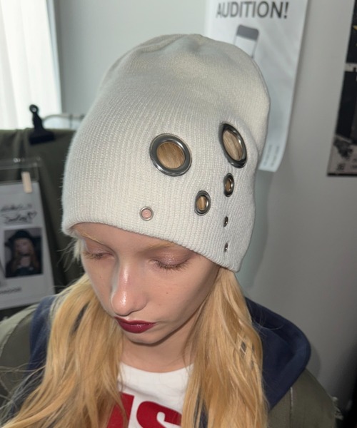 SHAGGIE（シャギー）の「【ViVi掲載】アイレット付きルーズニット帽（ニットキャップ/ビーニー・レディース・ブラック/グレー/ホワイト・FREE）」の2枚目の写真