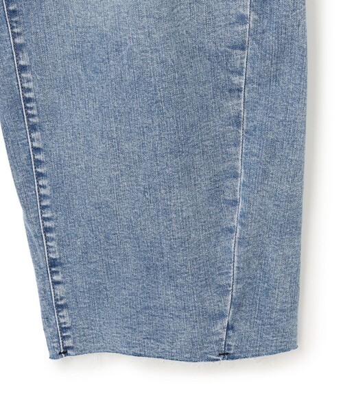 UNFILO(アンフィーロ)の「【UNFILO DENIM】撥水ストレッチ バレルレッグデニム(その他パンツ・レディース・サックスブルー系1/ライトグレー系1/ネイビー系/スカイブルー系1・X-LARGE/XX-LARGE)」の7枚目の写真