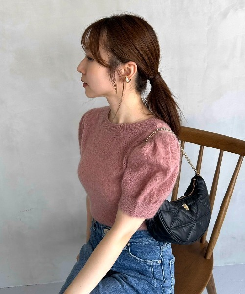 SNIDEL(スナイデル)の「シアーモヘヤパフスリニットプルオーバー(ニット/セーター・レディース・ピンク/アイボリー/ライラック/グレー・F)」の4枚目の写真