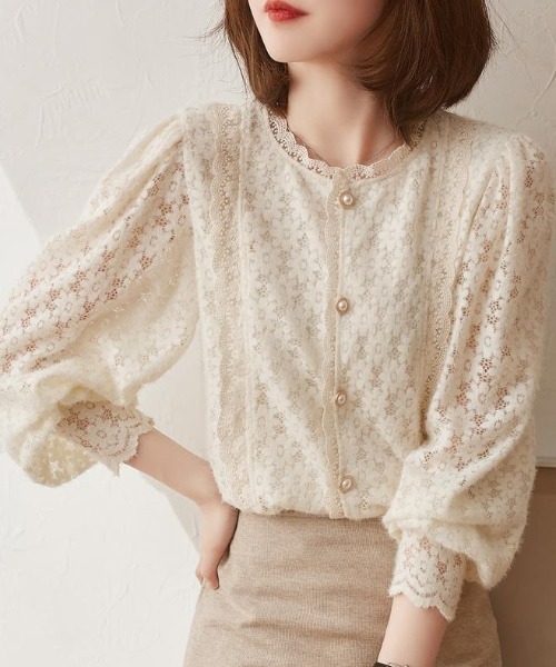 cammie(キャミー)の「フラワーレースパールボタンカーディガンブラウス(シャツ/ブラウス・レディース・アイボリー・LARGE/MEDIUM)」の1枚目の写真