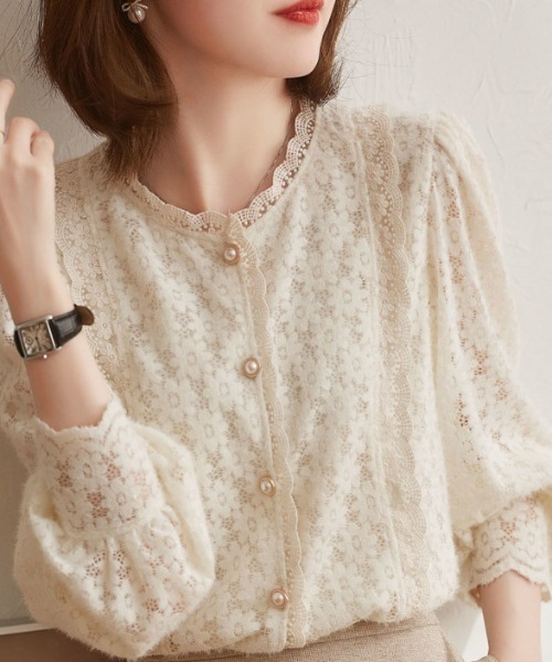 cammie(キャミー)の「フラワーレースパールボタンカーディガンブラウス(シャツ/ブラウス・レディース・アイボリー・LARGE/MEDIUM)」の5枚目の写真