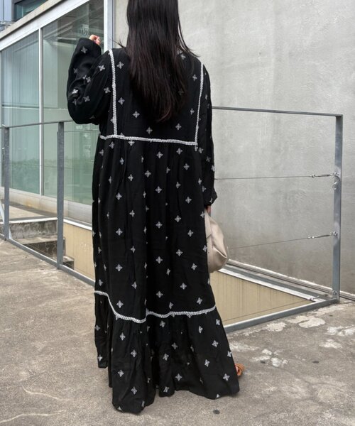 CIAOPANIC TYPY(チャオパニックティピー)の「indiaエンブロイダリー刺繍ワンピ(ワンピース・レディース・ブラック/ボルドー・ONE SIZE)」の13枚目の写真