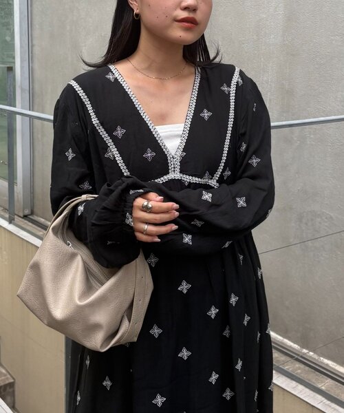 CIAOPANIC TYPY(チャオパニックティピー)の「indiaエンブロイダリー刺繍ワンピ(ワンピース・レディース・ブラック/ボルドー・ONE SIZE)」の14枚目の写真