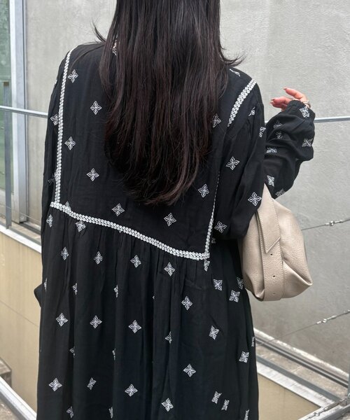 CIAOPANIC TYPY(チャオパニックティピー)の「indiaエンブロイダリー刺繍ワンピ(ワンピース・レディース・ブラック/ボルドー・ONE SIZE)」の17枚目の写真
