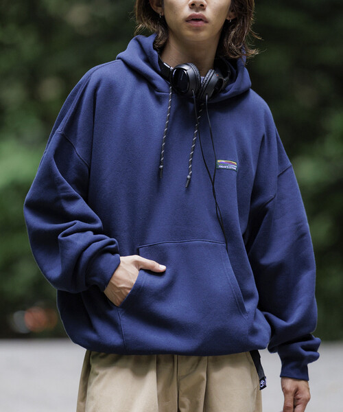 FREAK'S STORE（フリークスストア）の「限定展開 ビッグシルエット ワンポイントロゴ プルオーバーパーカー / ヘムコード（パーカー・メンズ・ネイビー/チャコールグレー/アッシュグレー/ブラック・SMALL/MEDIUM/LARGE）」の4枚目の写真