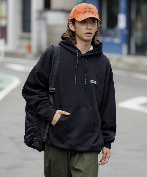 FREAK'S STORE（フリークスストア）の「限定展開 ビッグシルエット ワンポイントロゴ プルオーバーパーカー / ヘムコード（パーカー・メンズ・ネイビー/チャコールグレー/アッシュグレー/ブラック・SMALL/MEDIUM/LARGE）」の9枚目の写真