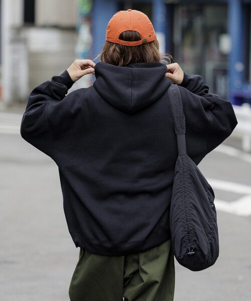 FREAK'S STORE（フリークスストア）の「限定展開 ビッグシルエット ワンポイントロゴ プルオーバーパーカー / ヘムコード（パーカー・メンズ・ネイビー/チャコールグレー/アッシュグレー/ブラック・SMALL/MEDIUM/LARGE）」の13枚目の写真