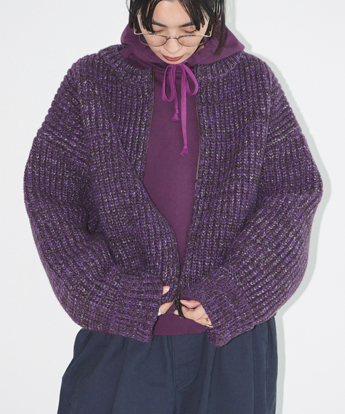 CITYSHOP(シティーショップ)の「AZE BULKY ZIP カーディガン:ニット(ニット/セーター・レディース・ブラック/パープル・FREE)」の2枚目の写真