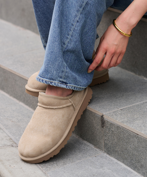 新品 UGG CLASSIC SLIPPER ベージュ 24cm フレームワーク FRAMeWORK（スリッポン/モカシン）のフリマアイテム一覧