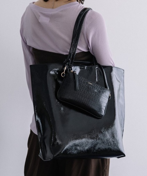 Beau're（ヴュレ）の「【BEAURE/ビュレ】BEAURE シワエナメル A4 トート Bag（トートバッグ・レディース・ブラウン/ブラック/ベージュ・FREE）」の2枚目の写真