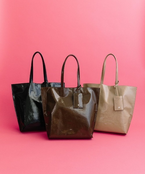 Beau're（ヴュレ）の「【BEAURE/ビュレ】BEAURE シワエナメル A4 トート Bag（トートバッグ・レディース・ブラウン/ブラック/ベージュ・FREE）」の4枚目の写真