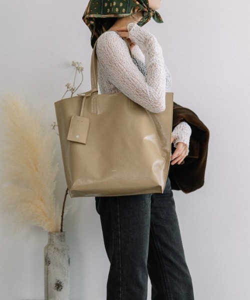 Beau're（ヴュレ）の「【BEAURE/ビュレ】BEAURE シワエナメル A4 トート Bag（トートバッグ・レディース・ブラウン/ブラック/ベージュ・FREE）」の9枚目の写真
