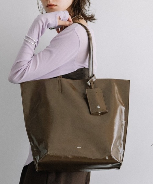 Beau're（ヴュレ）の「【BEAURE/ビュレ】BEAURE シワエナメル A4 トート Bag（トートバッグ・レディース・ブラウン/ブラック/ベージュ・FREE）」の13枚目の写真