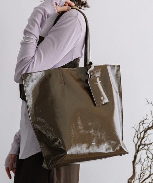 Beau're（ヴュレ）の「【BEAURE/ビュレ】BEAURE シワエナメル A4 トート Bag（トートバッグ・レディース・ブラウン/ブラック/ベージュ・FREE）」の14枚目の写真