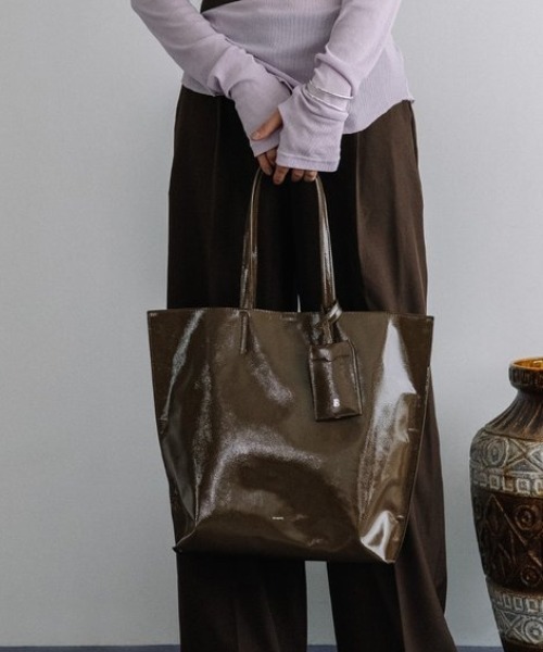 Beau're（ヴュレ）の「【BEAURE/ビュレ】BEAURE シワエナメル A4 トート Bag（トートバッグ・レディース・ブラウン/ブラック/ベージュ・FREE）」の15枚目の写真