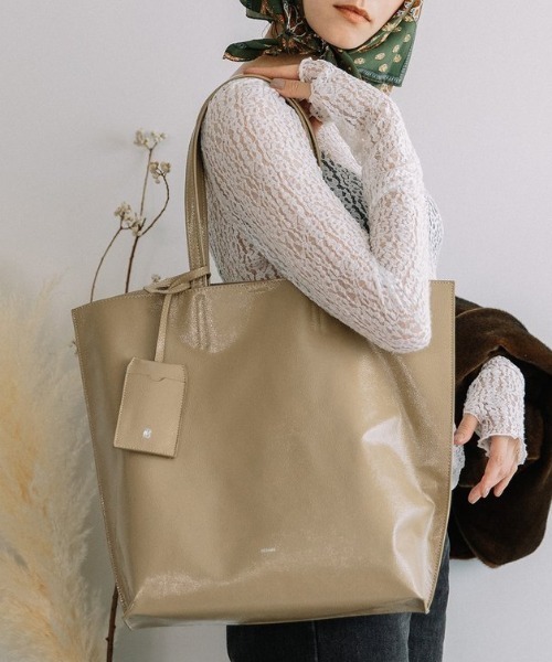 Beau're（ヴュレ）の「【BEAURE/ビュレ】BEAURE シワエナメル A4 トート Bag（トートバッグ・レディース・ブラウン/ブラック/ベージュ・FREE）」の16枚目の写真