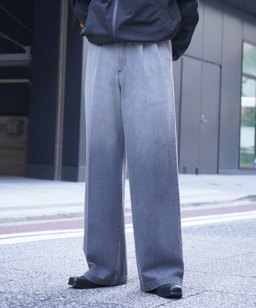 Confirm（コンファーム）の「【新色追加】 ヴィンテージメイク 箔デニム グラデーションデニム ケミカルウォッシュ加工 デニム / ツイル タック ワイドストレートスラックスパンツ / ロールアップ デニムスラックス（デニムパンツ・メンズ・ブラック/ブラック系その他2/グレー系その他/サックスブルー/ブルー系その他2/ブラック系その他/ブラック系その他3/グレー/チャコールグレー/ベージュ/インディゴブルー/ブラック系その他4/ブラウン/グレー系/ブラック系/ブルー系・M/L/XL/S）」の17枚目の写真