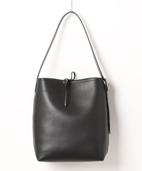 ETRE TOKYO（エトレトウキョウ）の「ブラスリングバックルレザーバッグ（ショルダーバッグ・レディース・ブラック/ベージュ・FREE）」の21枚目の写真