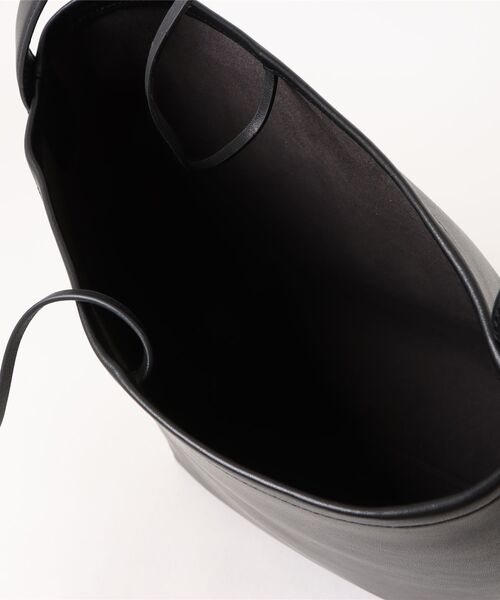 ETRE TOKYO（エトレトウキョウ）の「ブラスリングバックルレザーバッグ（ショルダーバッグ・レディース・ブラック/ベージュ・FREE）」の20枚目の写真