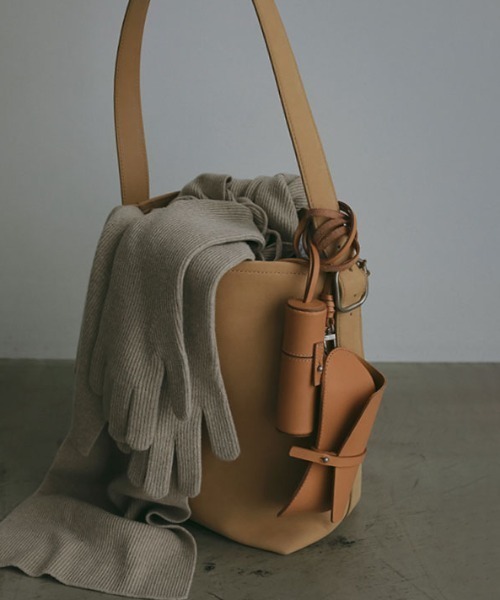 ETRE TOKYO エトレ 新品タグ付 オイルアップレザークラッチバッグ 茶 ETRE TOKYO（エトレトウキョウ）の「オイルアップレザークラッチ