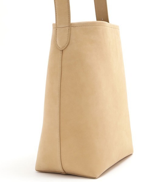 ETRE TOKYO（エトレトウキョウ）の「ブラスリングバックルレザーバッグ（ショルダーバッグ・レディース・ブラック/ベージュ・FREE）」の17枚目の写真