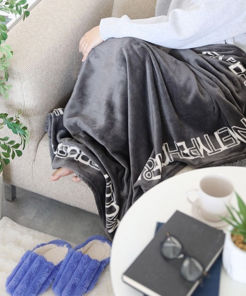 新品 新品❤️ ロゴ刺繍 フレアダウンUS限定 軽量RDS パッカブル(L)黒 井本彩花×KANGOL REWARDコラボ ZIPパーカー