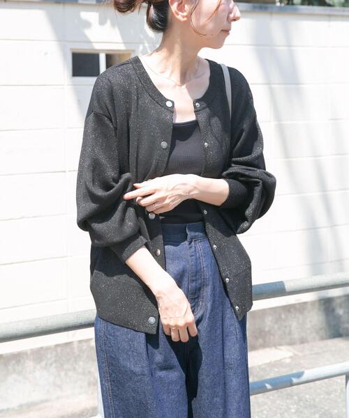 ITEMS URBANRESEARCH(アイテムズ アーバンリサーチ)の「ドットボタンラメニットカーディガン(カーディガン/ボレロ・レディース・グレー/レッド/ブラック・FREE)」の2枚目の写真