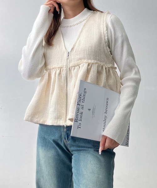 AS KNOW AS plus(アズノゥアズプラス)の「♪Wジップファスナー フリンジぺプラムベスト(ベスト・レディース・グレー/アイボリー/ブラック・FREE)」の2枚目の写真