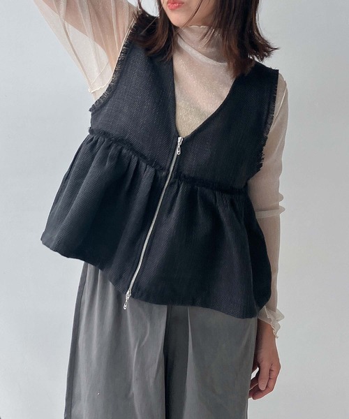 AS KNOW AS plus(アズノゥアズプラス)の「♪Wジップファスナー フリンジぺプラムベスト(ベスト・レディース・グレー/アイボリー/ブラック・FREE)」の3枚目の写真